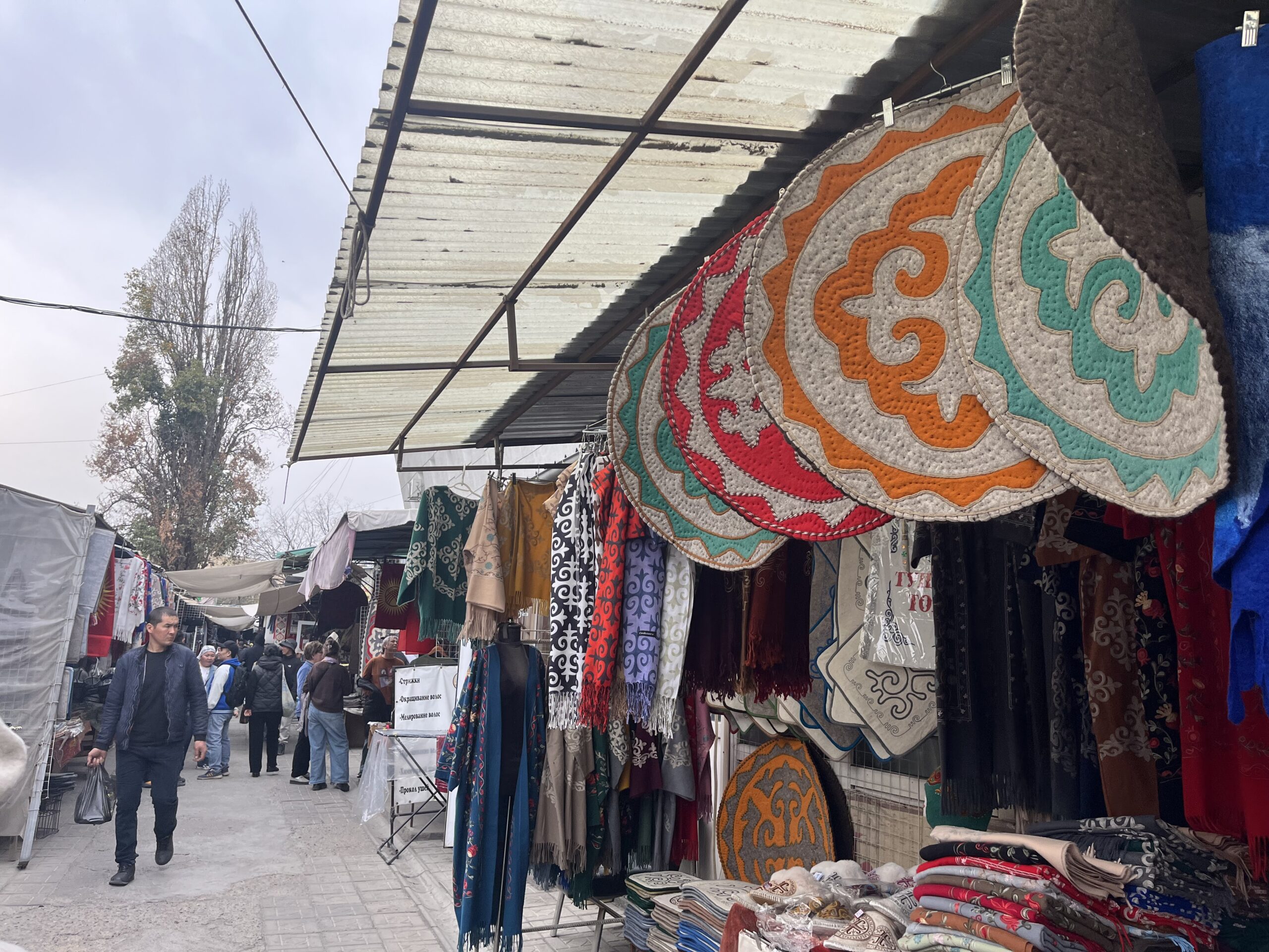 【キルギス観光】キルギス市民の台所！　オシュバザール